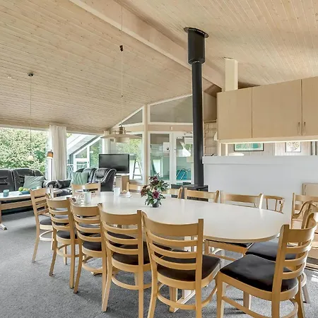 Amazing Home In Vaeggerlose With Sauna * Bøtø By